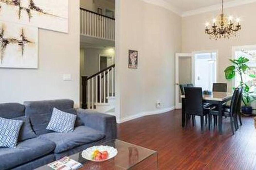 John&Jane'S House Apartment เซอร์รีย์ ภายนอก รูปภาพ