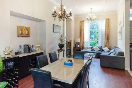 John&Jane'S House Apartment เซอร์รีย์ ภายนอก รูปภาพ